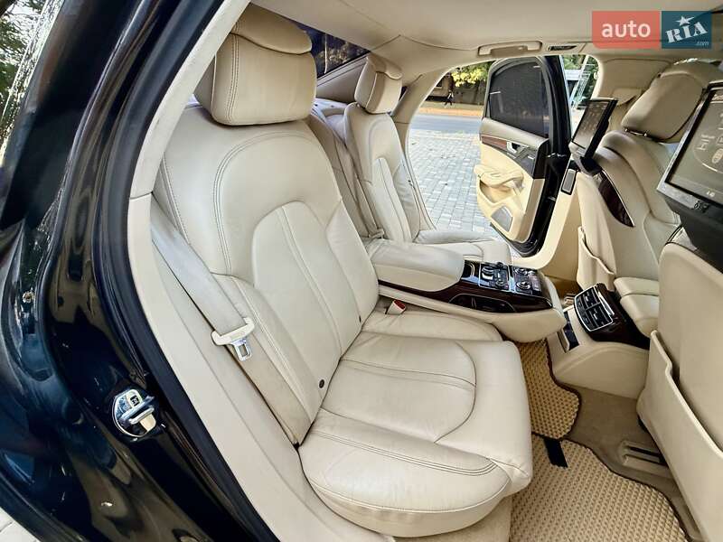 Седан Audi A8 2010 в Одесі