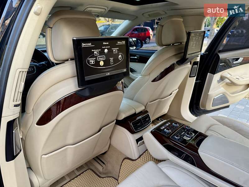 Седан Audi A8 2010 в Одесі