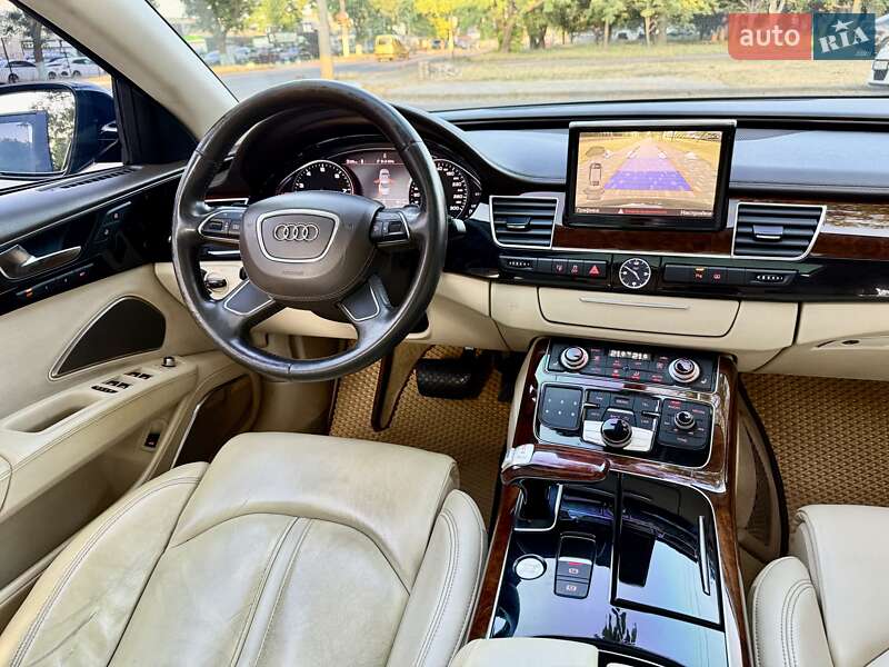Седан Audi A8 2010 в Одесі