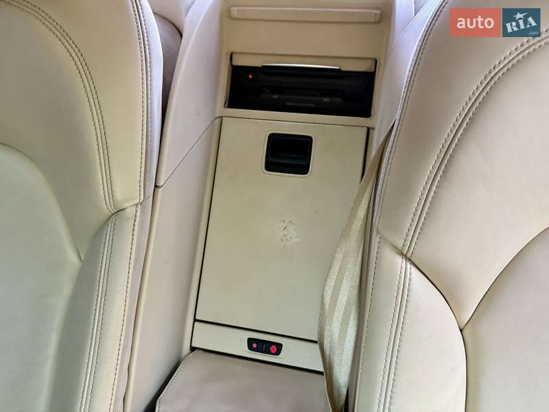Седан Audi A8 2010 в Одесі