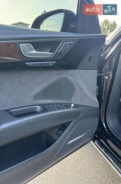 Седан Audi A8 2013 в 