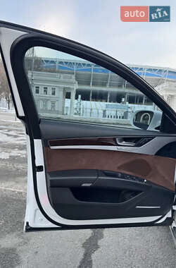 Седан Audi A8 2012 в 
