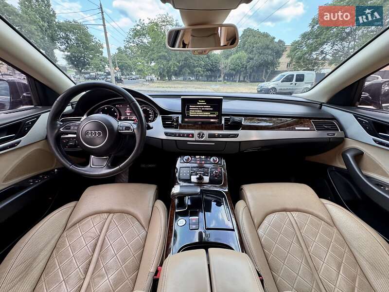 Седан Audi A8 2011 в Одессе