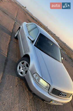 Седан Audi A8 2001 в 