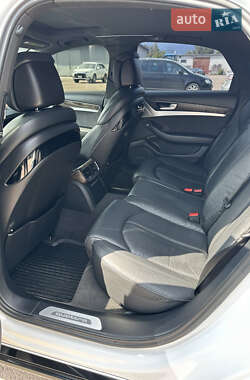 Седан Audi A8 2015 в 