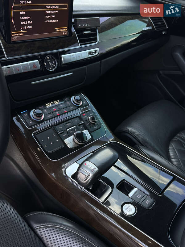 Седан Audi A8 2011 в Черновцах