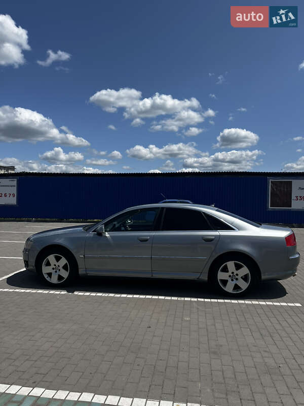 Седан Audi A8 2006 в Калуше