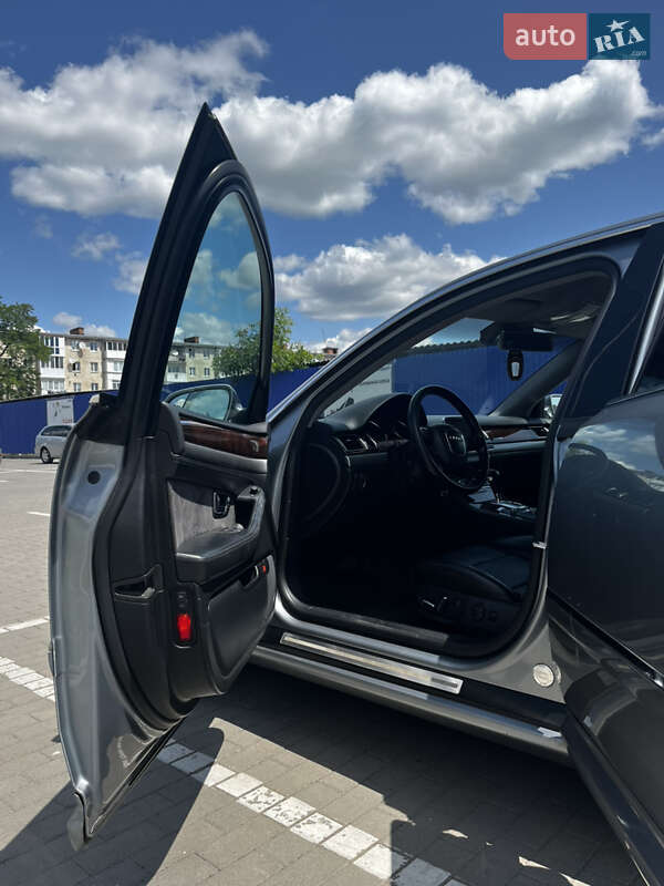 Седан Audi A8 2006 в Калуше