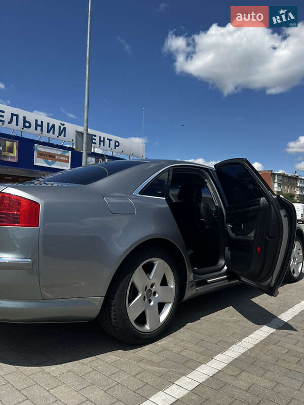 Седан Audi A8 2006 в Калуші
