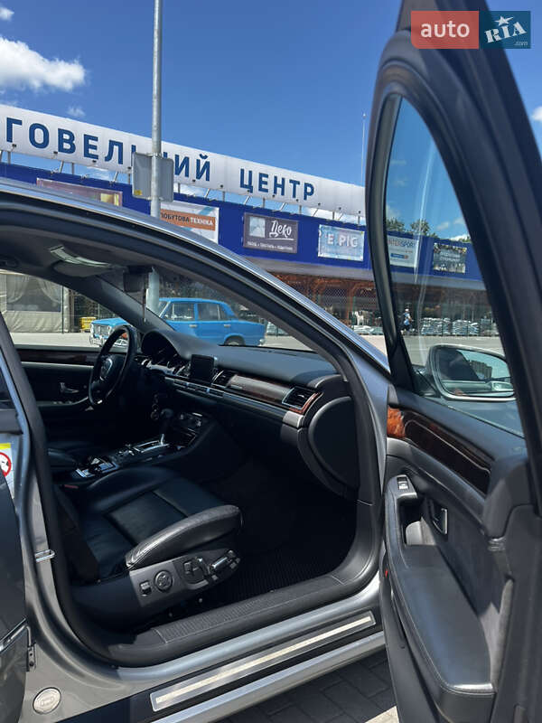 Седан Audi A8 2006 в Калуше