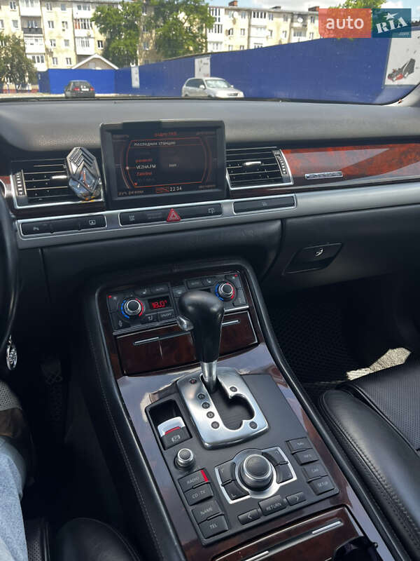 Седан Audi A8 2006 в Калуше
