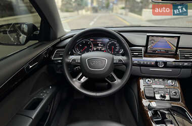 Седан Audi A8 2017 в 