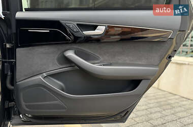 Седан Audi A8 2017 в 