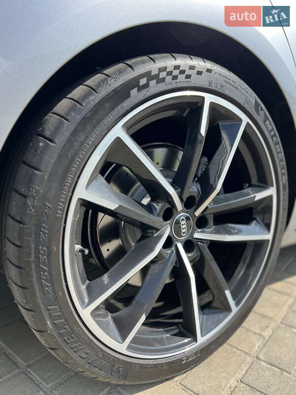 Седан Audi A8 2015 в Одессе