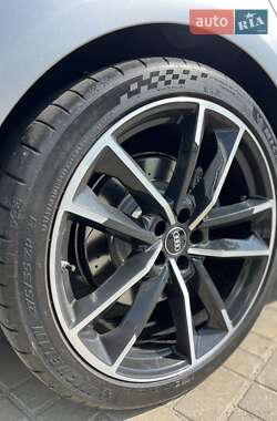 Седан Audi A8 2015 в 