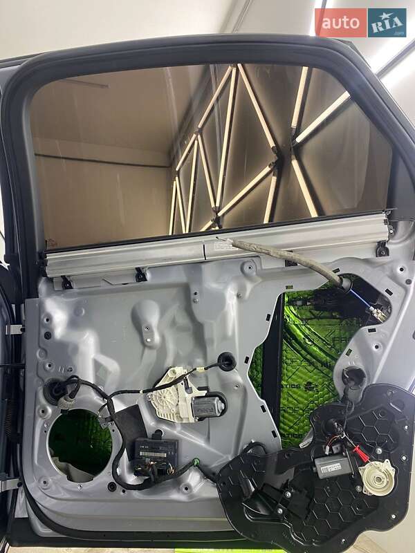 Седан Audi A8 2015 в Одессе