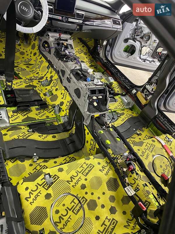 Седан Audi A8 2015 в Одессе