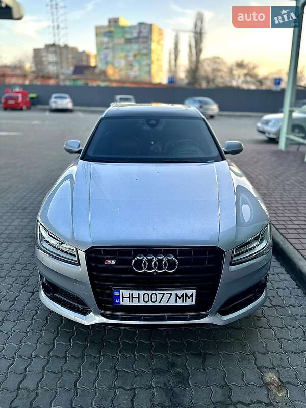 Седан Audi A8 2015 в Одессе