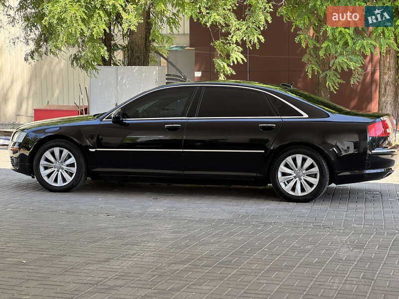 Седан Audi A8 2005 в Днепре