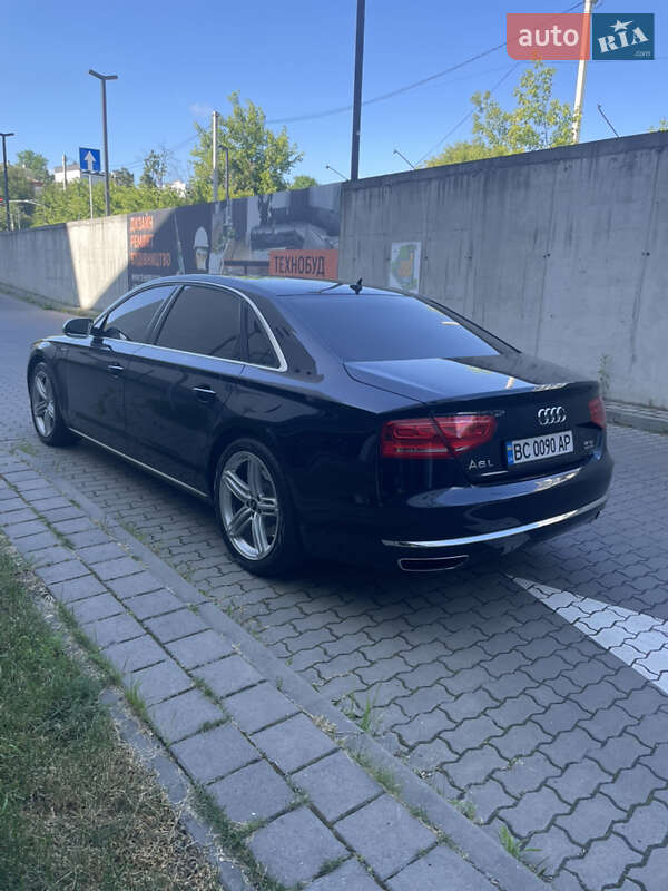 Седан Audi A8 2012 в Львове
