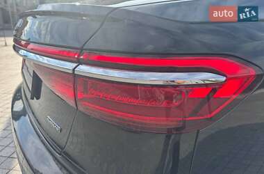 Седан Audi A8 2021 в 