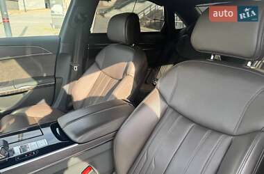 Седан Audi A8 2021 в 