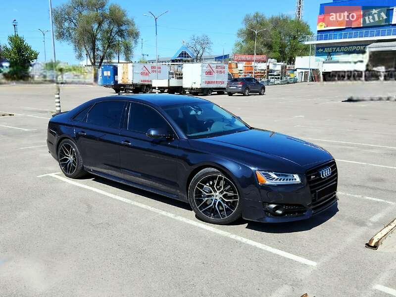 Седан Audi A8 2016 в Днепре