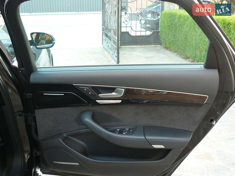 Седан Audi A8 2013 в Ивано-Франковске