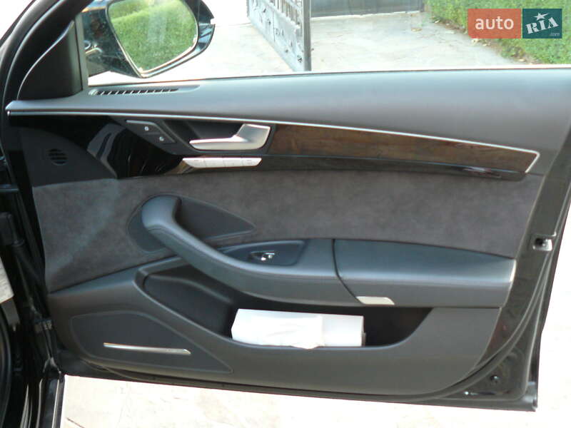 Седан Audi A8 2013 в Ивано-Франковске