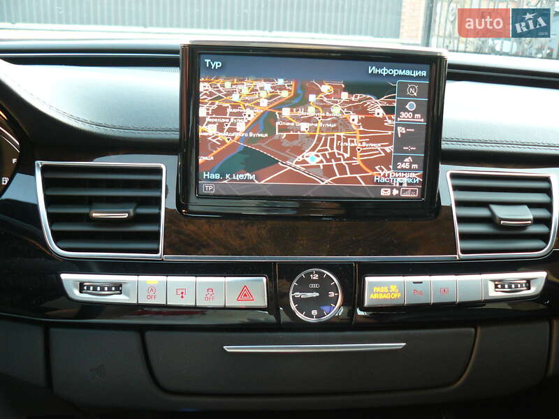 Седан Audi A8 2013 в Ивано-Франковске