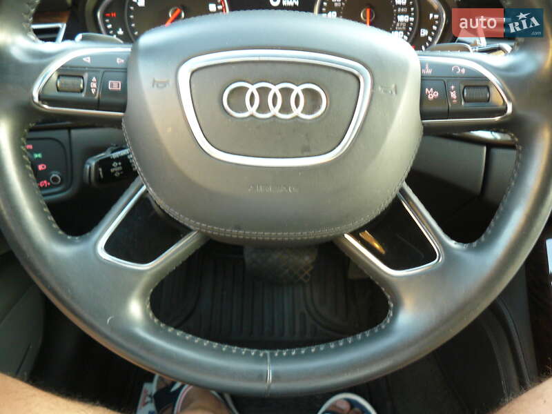 Седан Audi A8 2013 в Ивано-Франковске