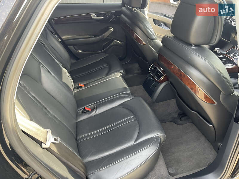 Седан Audi A8 2011 в Ивано-Франковске