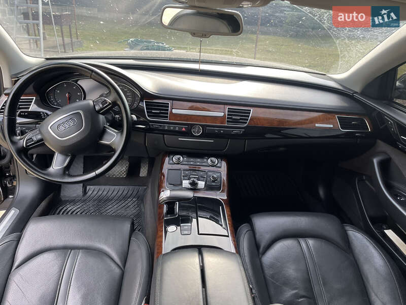 Седан Audi A8 2011 в Ивано-Франковске