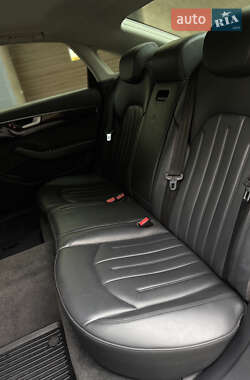 Седан Audi A8 2017 в 