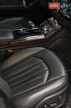 Седан Audi A8 2017 в 