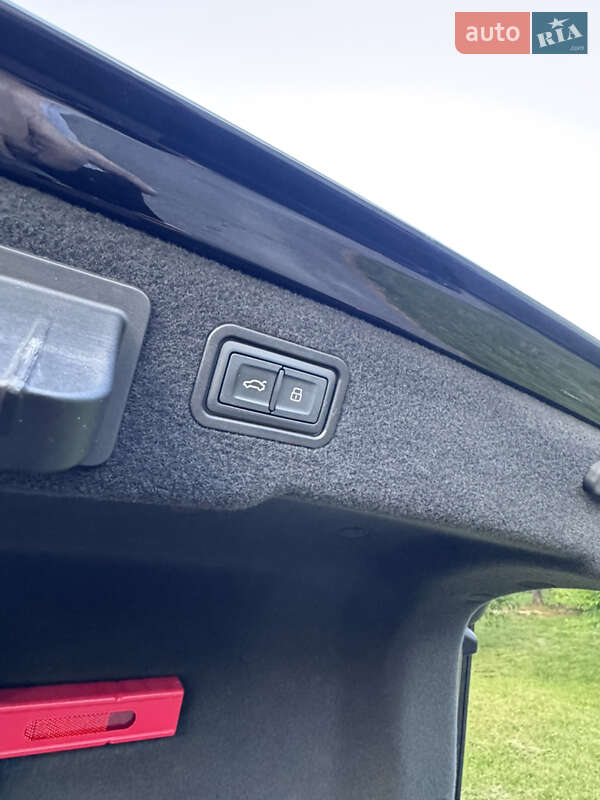 Седан Audi A8 2019 в Києві