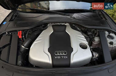 Седан Audi A8 2017 в 