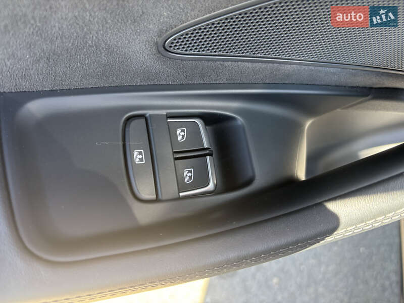 Седан Audi A8 2015 в Миколаєві