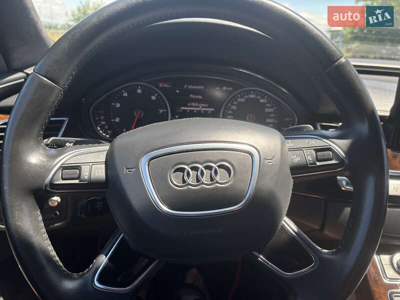 Седан Audi A8 2015 в Миколаєві