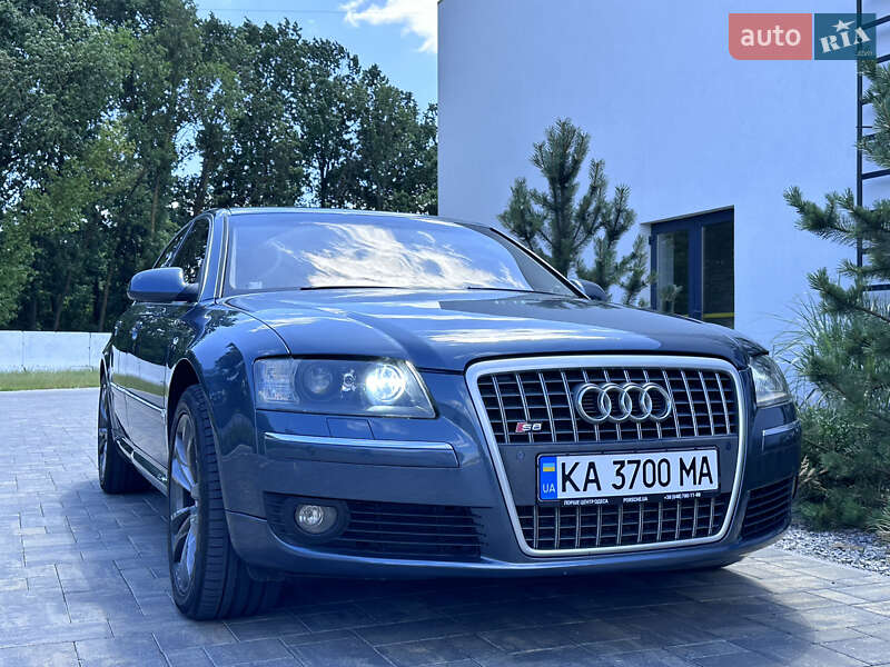 Седан Audi A8 2004 в Луцке