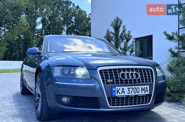 Седан Audi A8 2004 в 