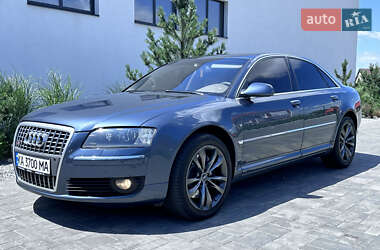 Седан Audi A8 2004 в 