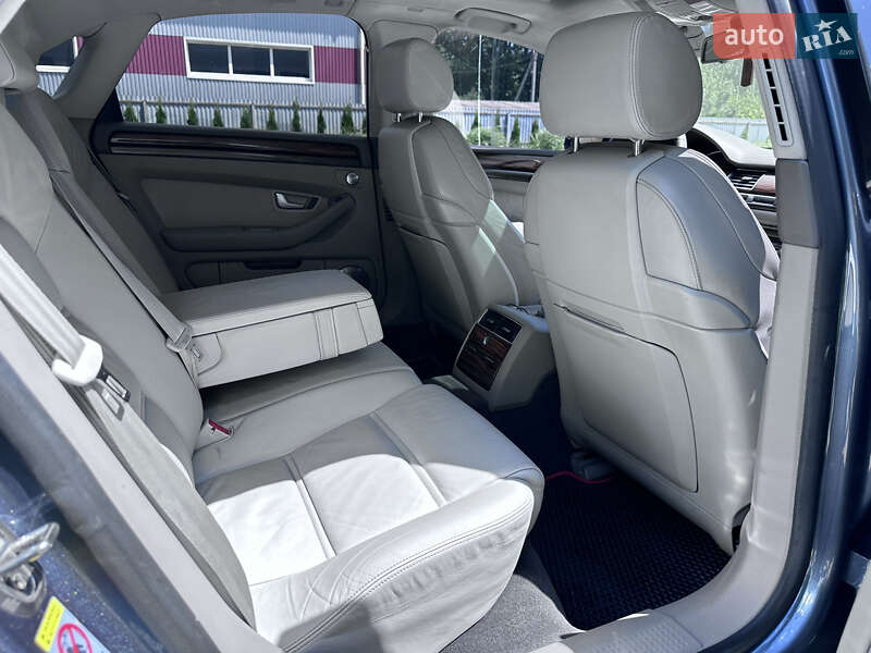 Седан Audi A8 2004 в Луцке
