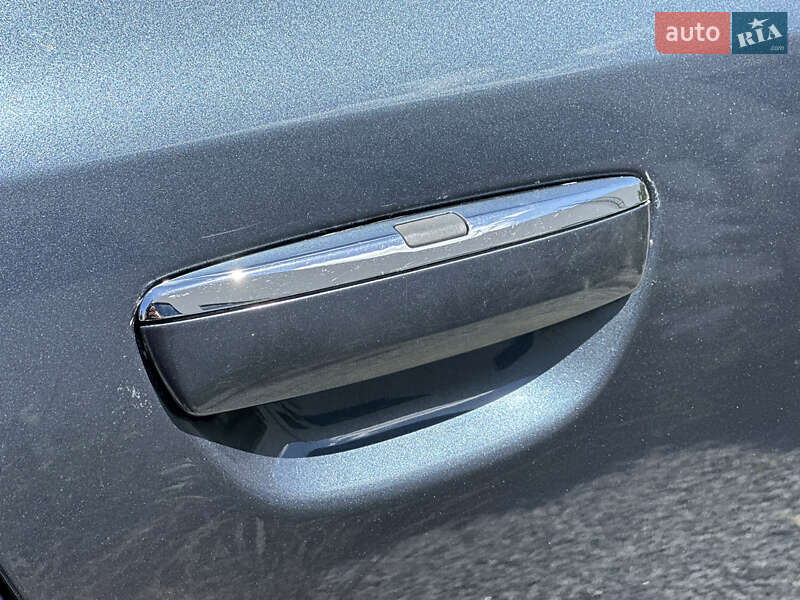 Седан Audi A8 2004 в Луцке