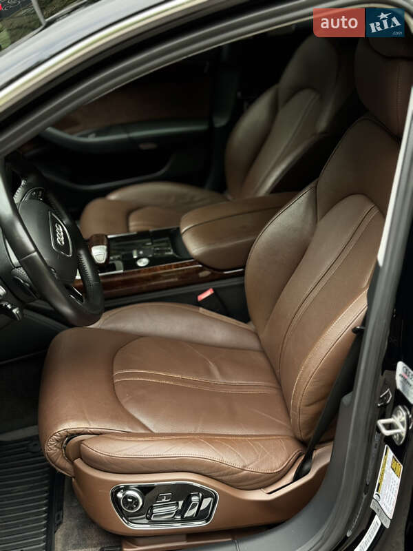 Седан Audi A8 2013 в Днепре