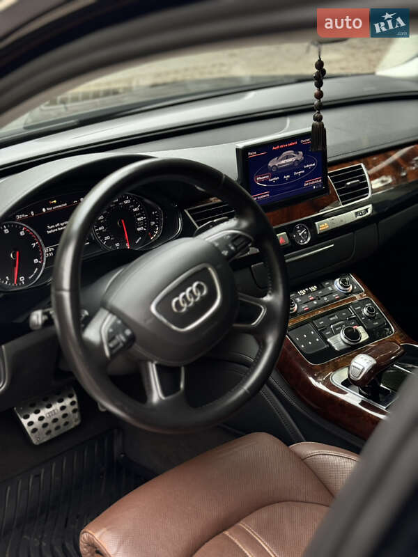 Седан Audi A8 2013 в Днепре