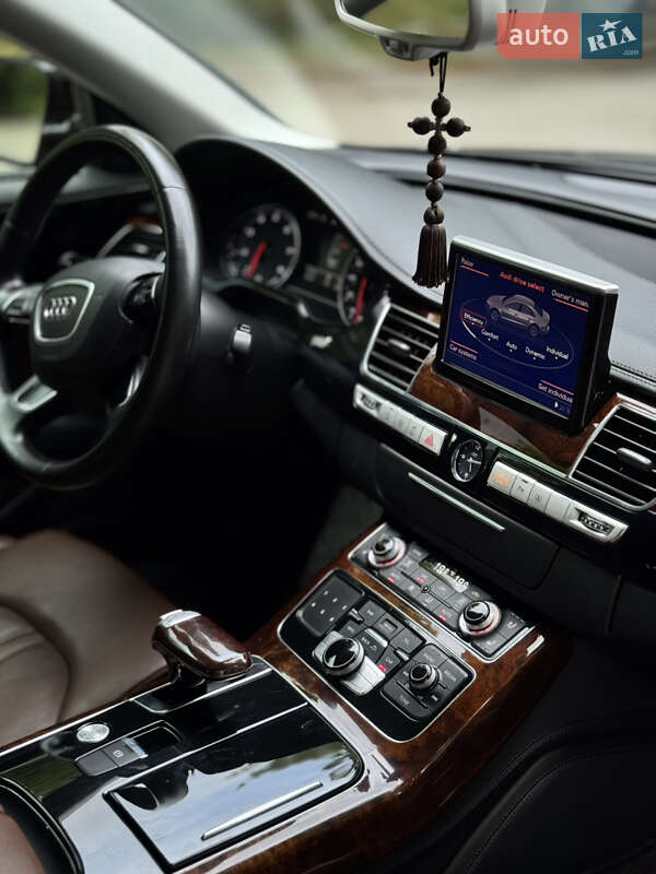 Седан Audi A8 2013 в Днепре