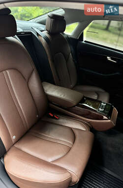 Седан Audi A8 2013 в Днепре