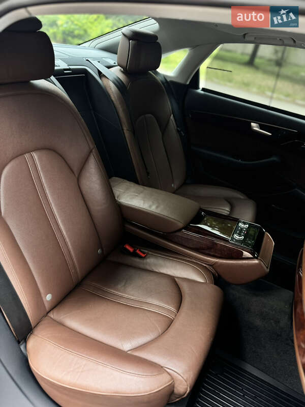 Седан Audi A8 2013 в Днепре