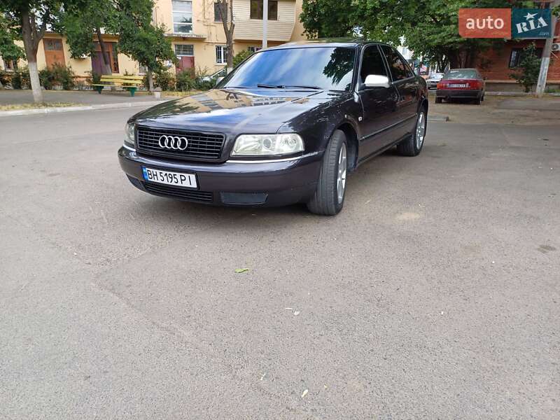 Седан Audi A8 1999 в Измаиле